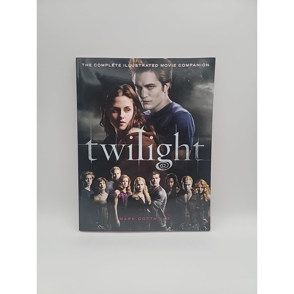 Twilight Illustrated Movie Companion Book 2008 Softcover Behind the Scenes